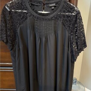Torrid Black Lace Sleeve Women's Top worn 1x size 2x